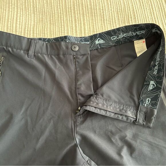Quiksilver Men's Dark Blue Hybrid Shorts Size 36 - Picture 7 of 13